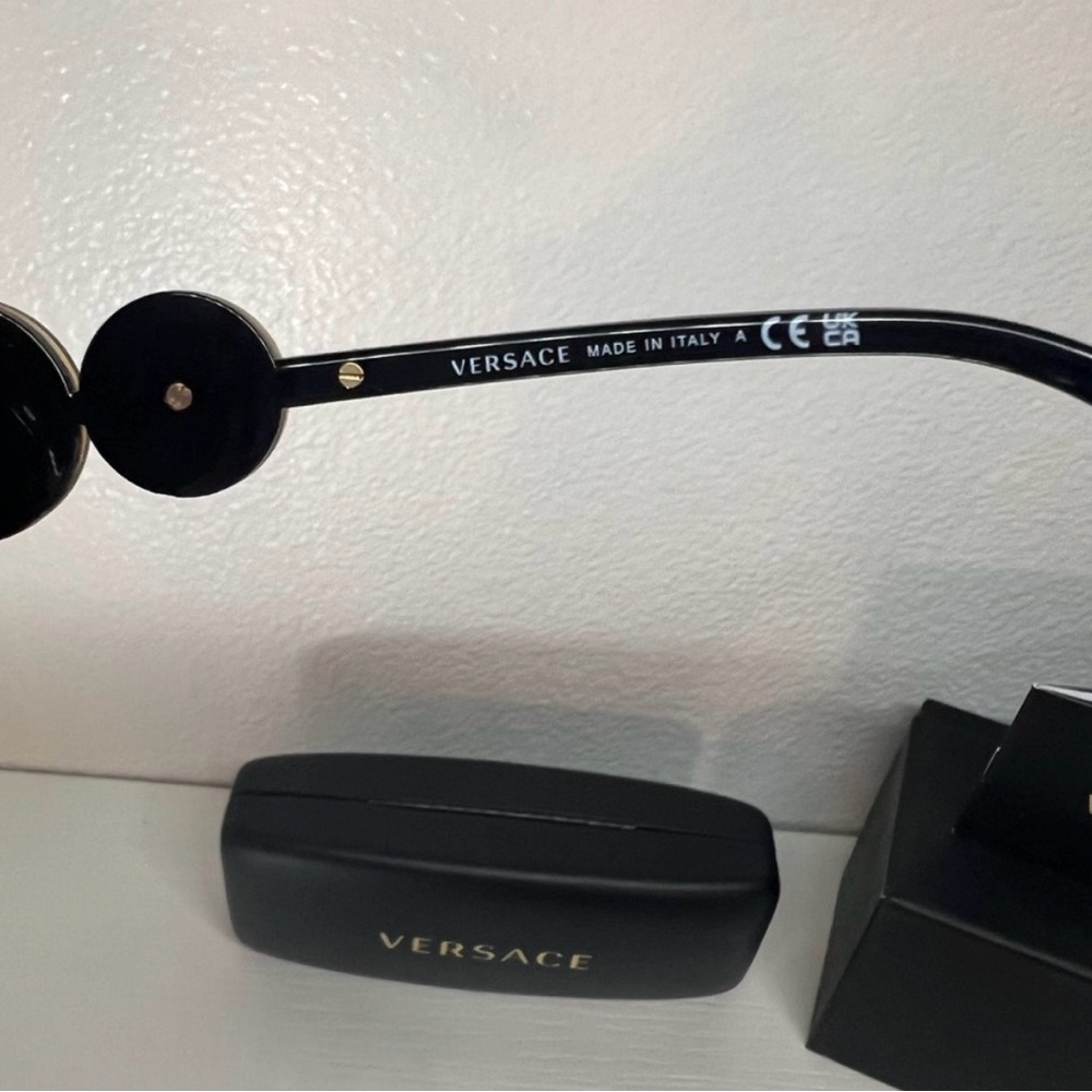 Versace Sunglasses. NEW VE4434 - Picture 12 of 14